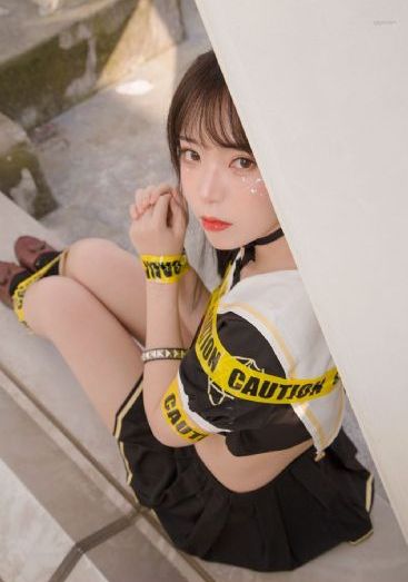 红色机尾