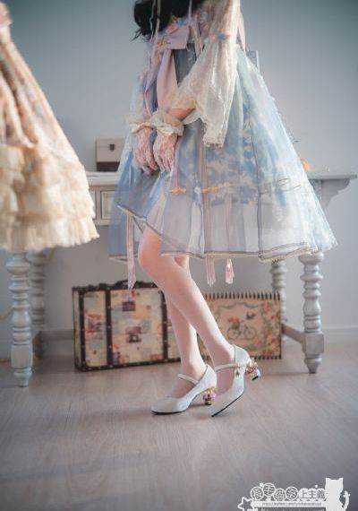 小媳妇看电视剧