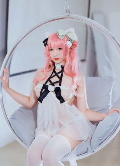 从后面挺进朋友未婚妻视频