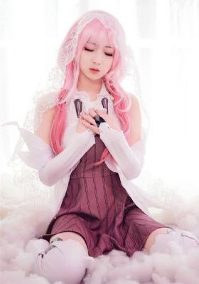 两个美女的胸互摸互揉接吻