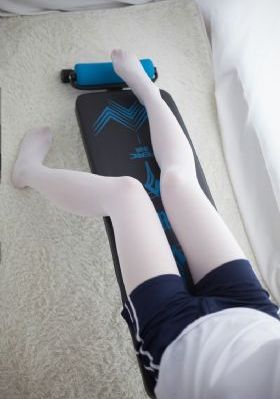 我和亲女在客厅作爱h在